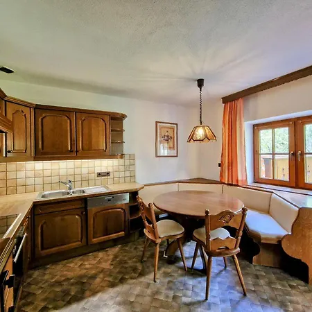 Alpenschloessl レルモース